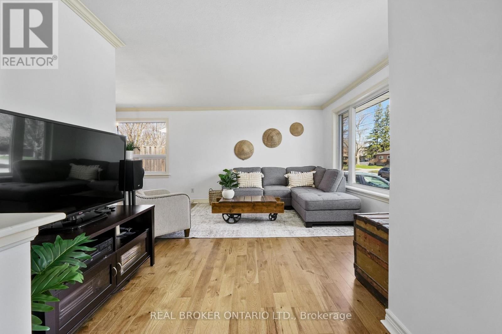 121 GOODFELLOW ROAD EAST Image 5