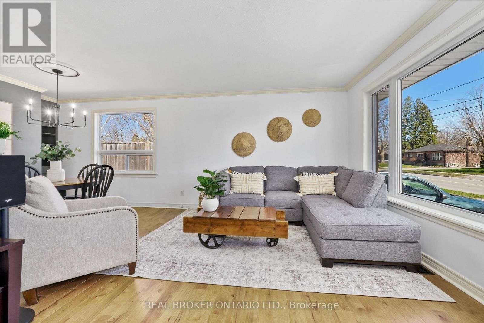 121 GOODFELLOW ROAD EAST Image 6