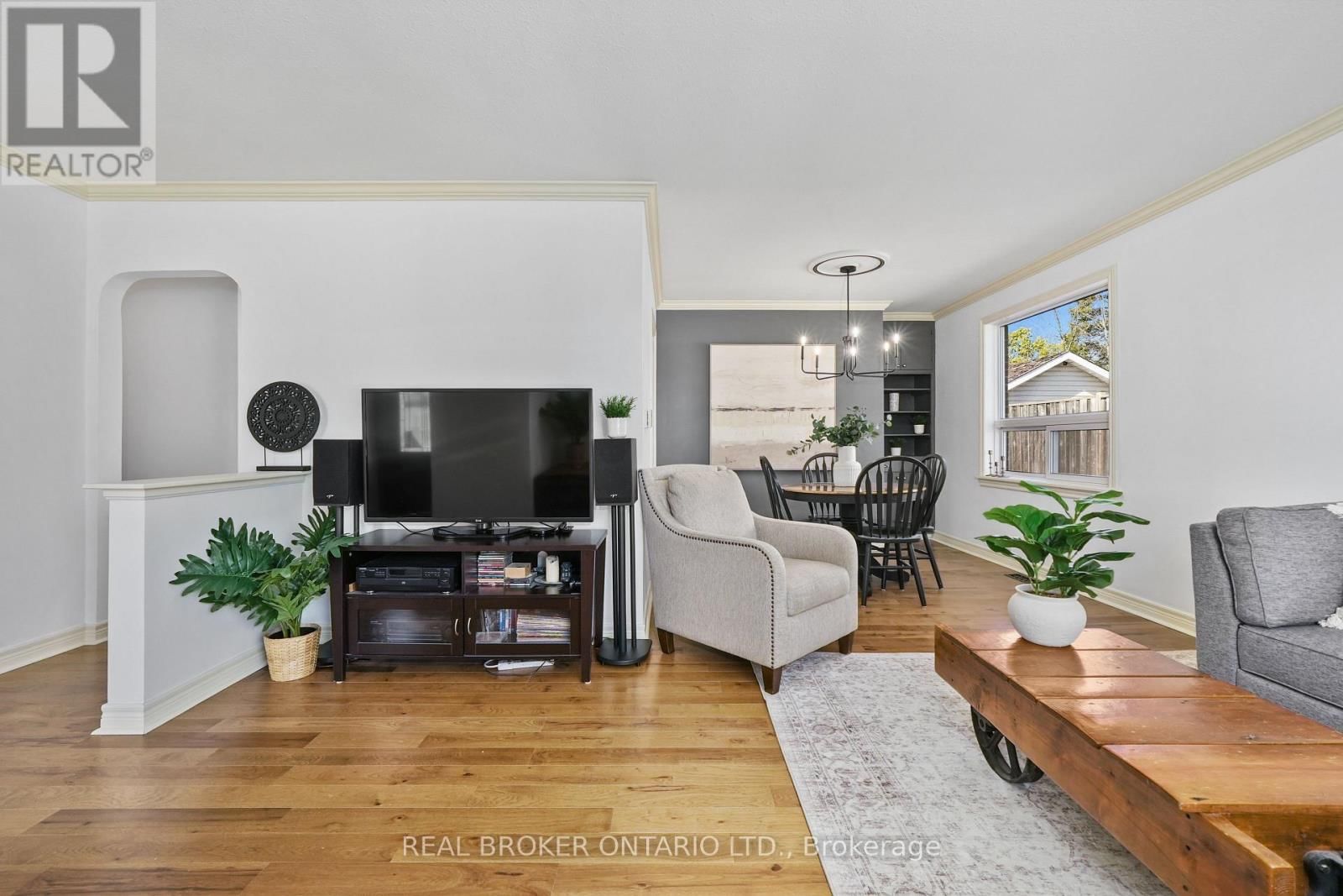 121 GOODFELLOW ROAD EAST Image 8