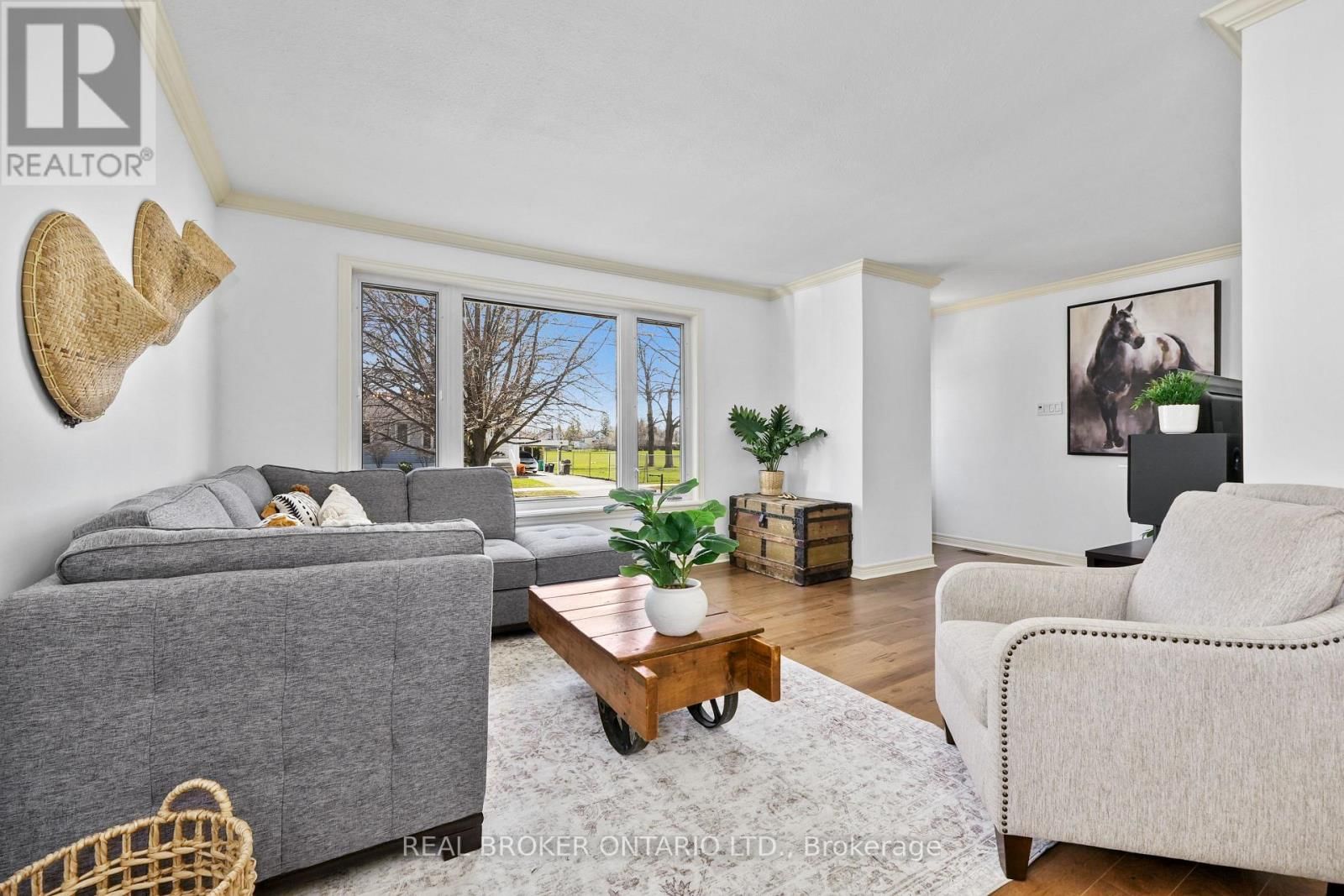 121 GOODFELLOW ROAD EAST Image 9