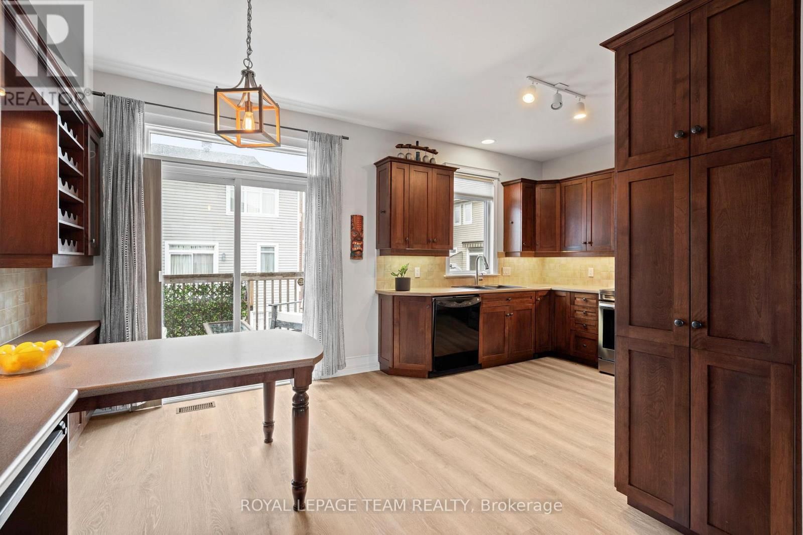 173 WEST VILLAGE PRIVATE Image 11