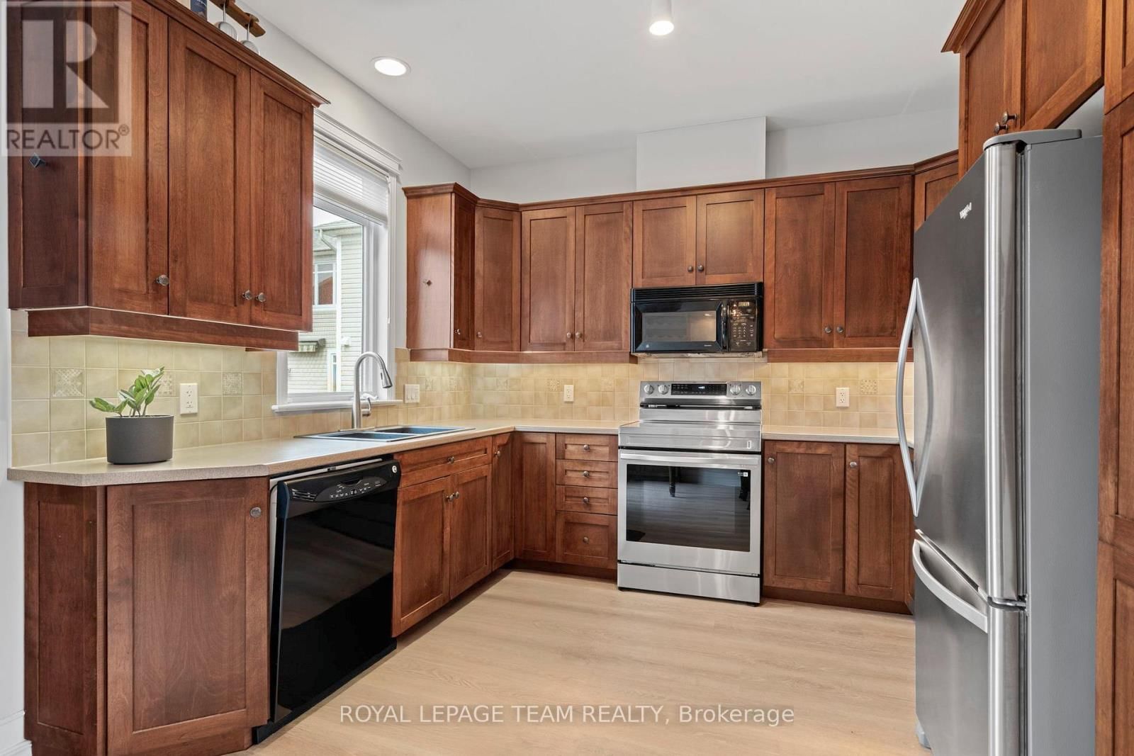 173 WEST VILLAGE PRIVATE Image 13