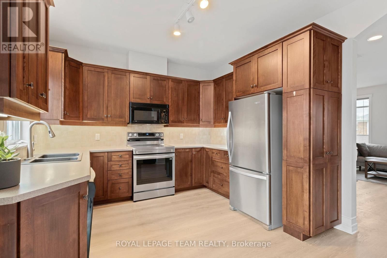 173 WEST VILLAGE PRIVATE Image 14