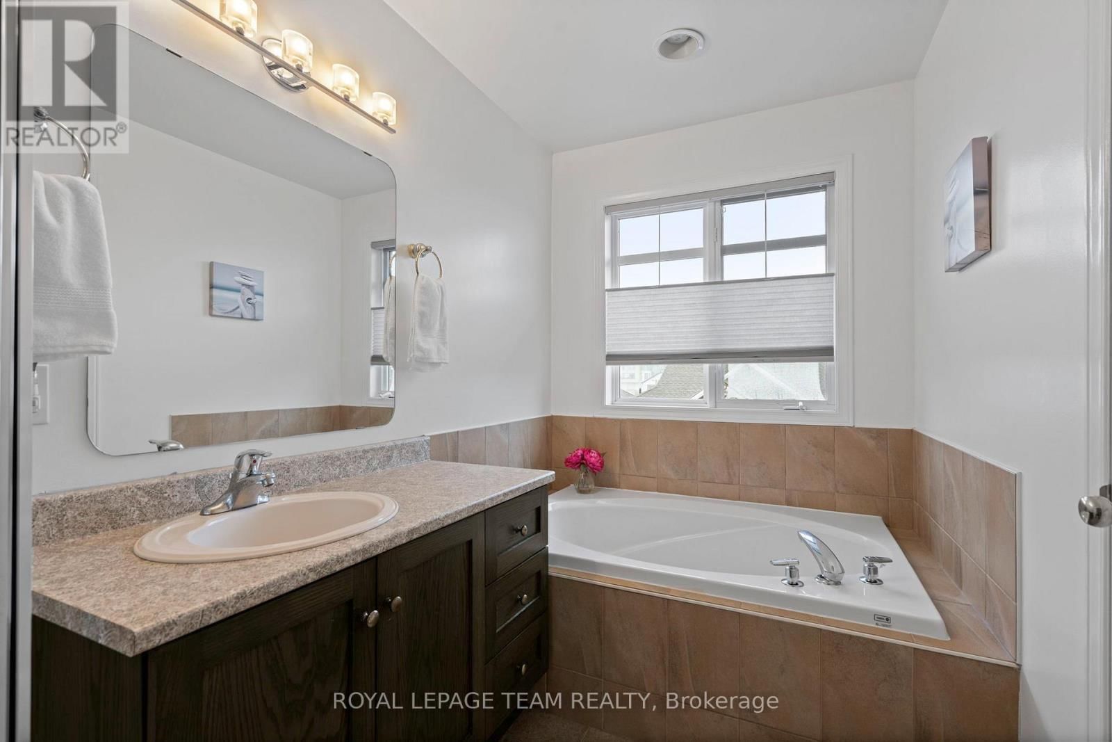 173 WEST VILLAGE PRIVATE Image 23