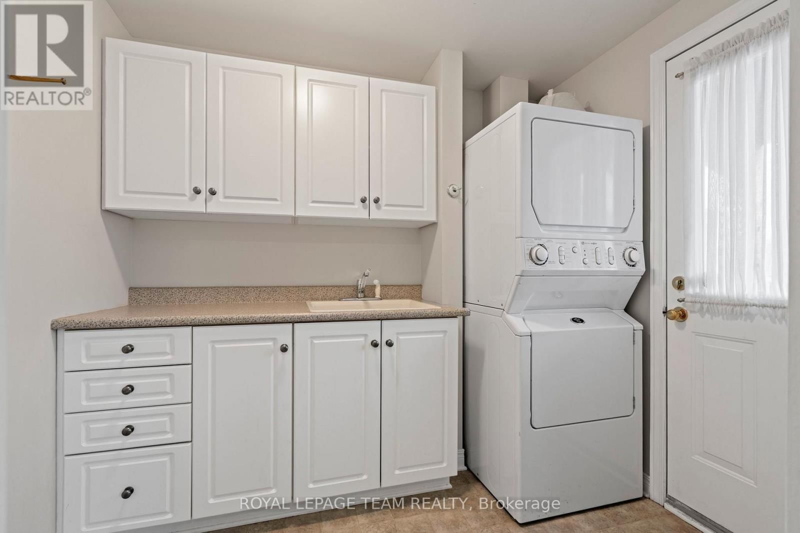 173 WEST VILLAGE PRIVATE Image 31