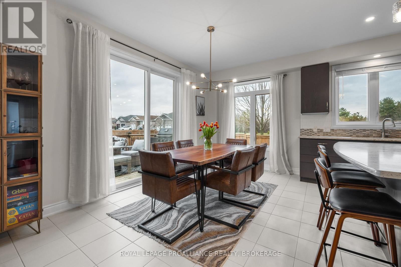 1567 ALBANY DRIVE Image 13