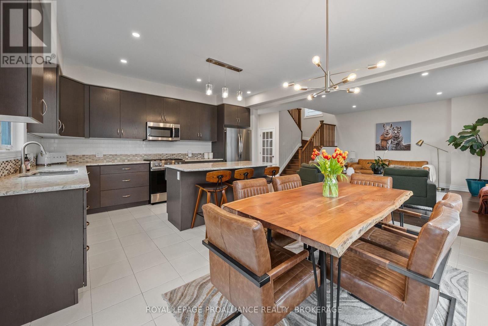 1567 ALBANY DRIVE Image 17