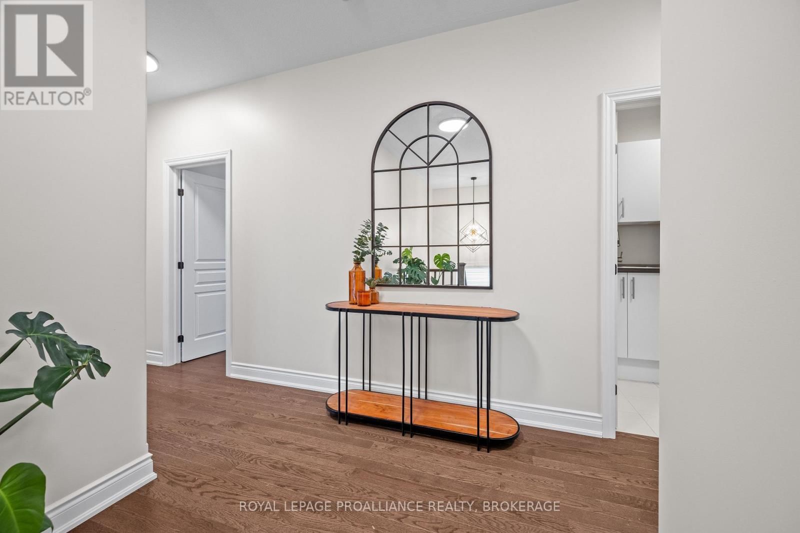 1567 ALBANY DRIVE Image 18