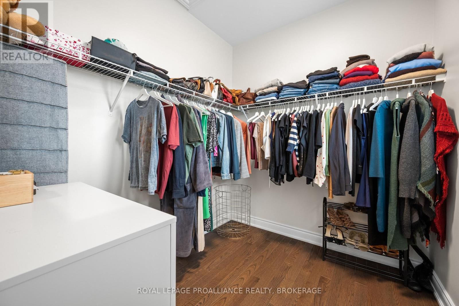 1567 ALBANY DRIVE Image 30