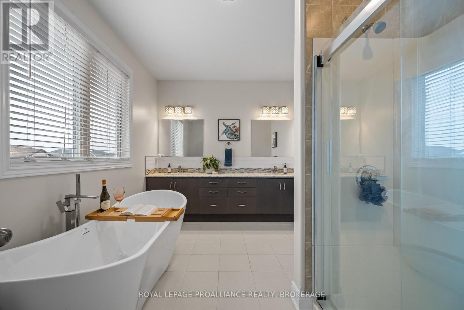 1567 ALBANY DRIVE Image 31