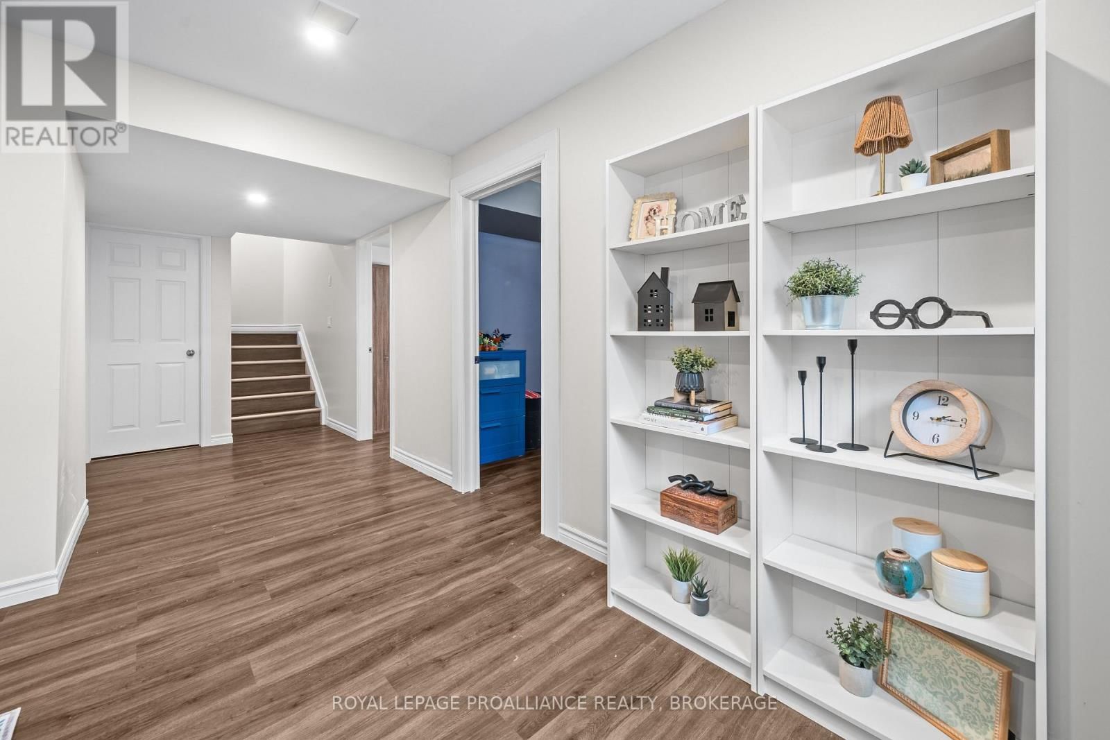 1567 ALBANY DRIVE Image 33