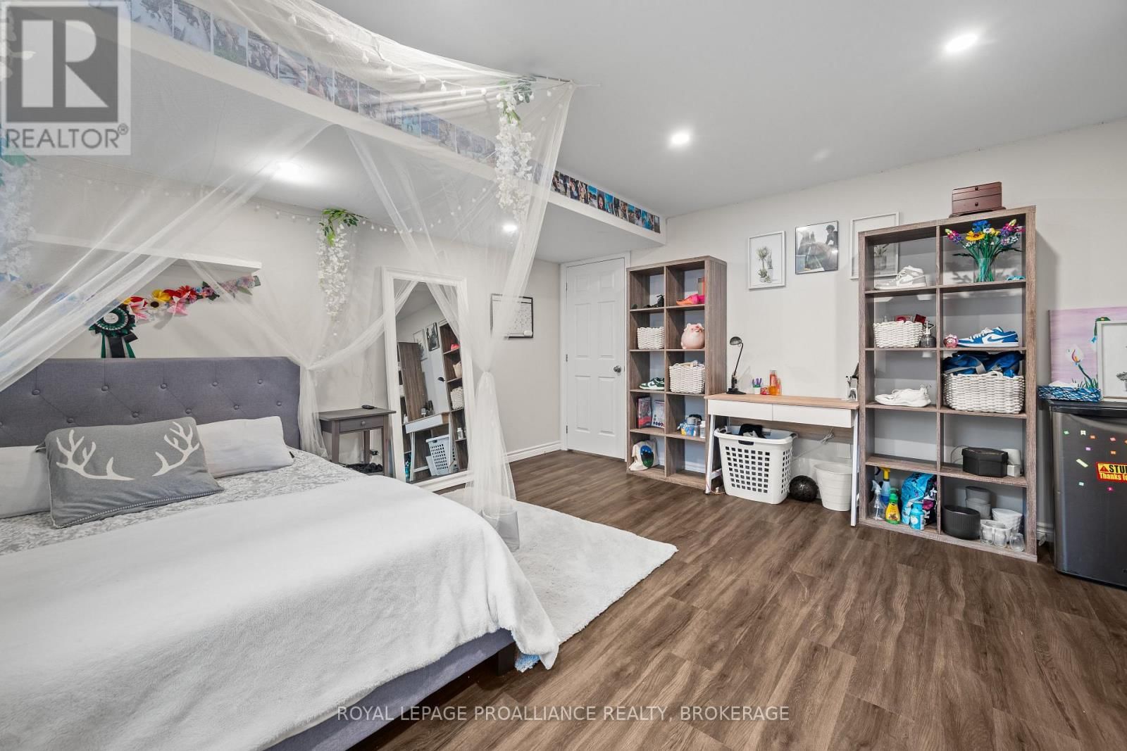 1567 ALBANY DRIVE Image 35