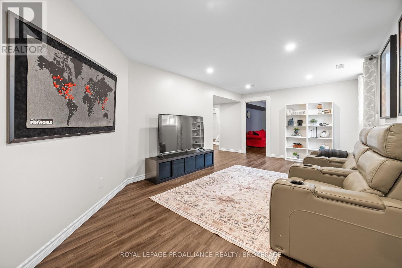 1567 ALBANY DRIVE Image 37