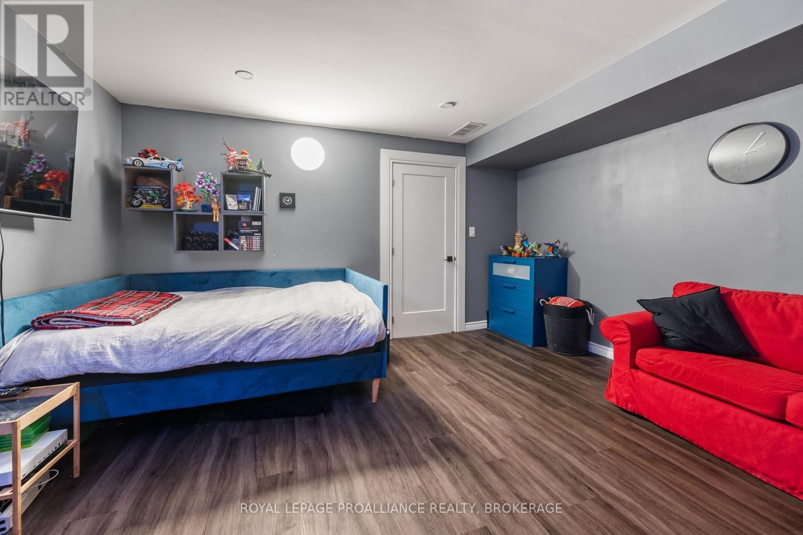 1567 ALBANY DRIVE Image 39