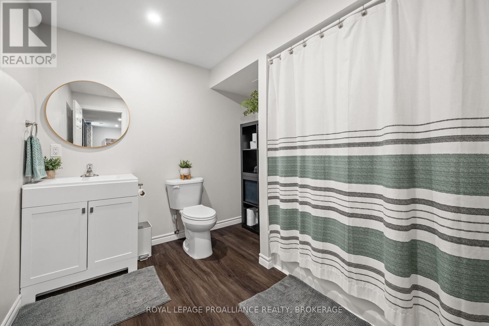 1567 ALBANY DRIVE Image 40