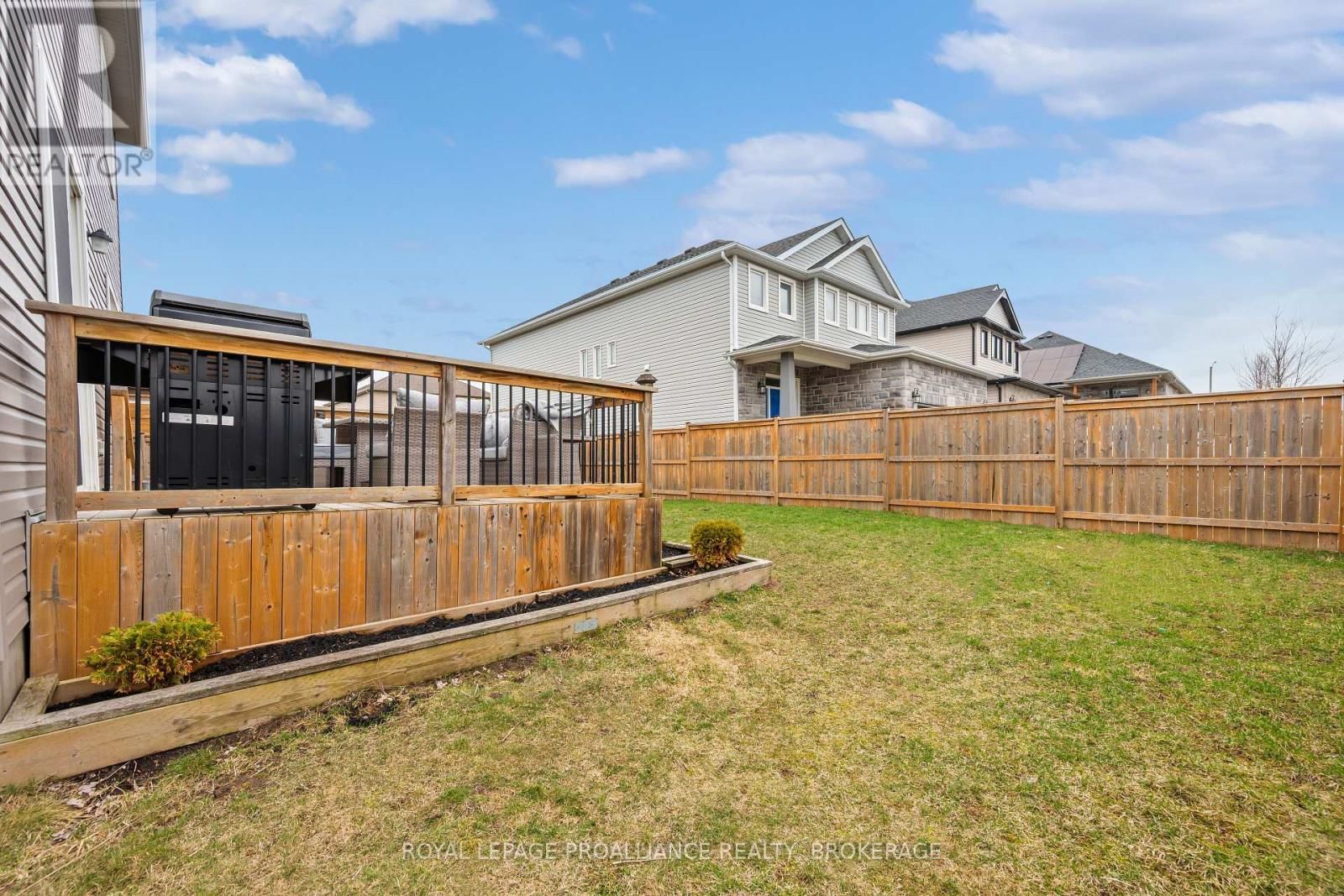 1567 ALBANY DRIVE Image 41