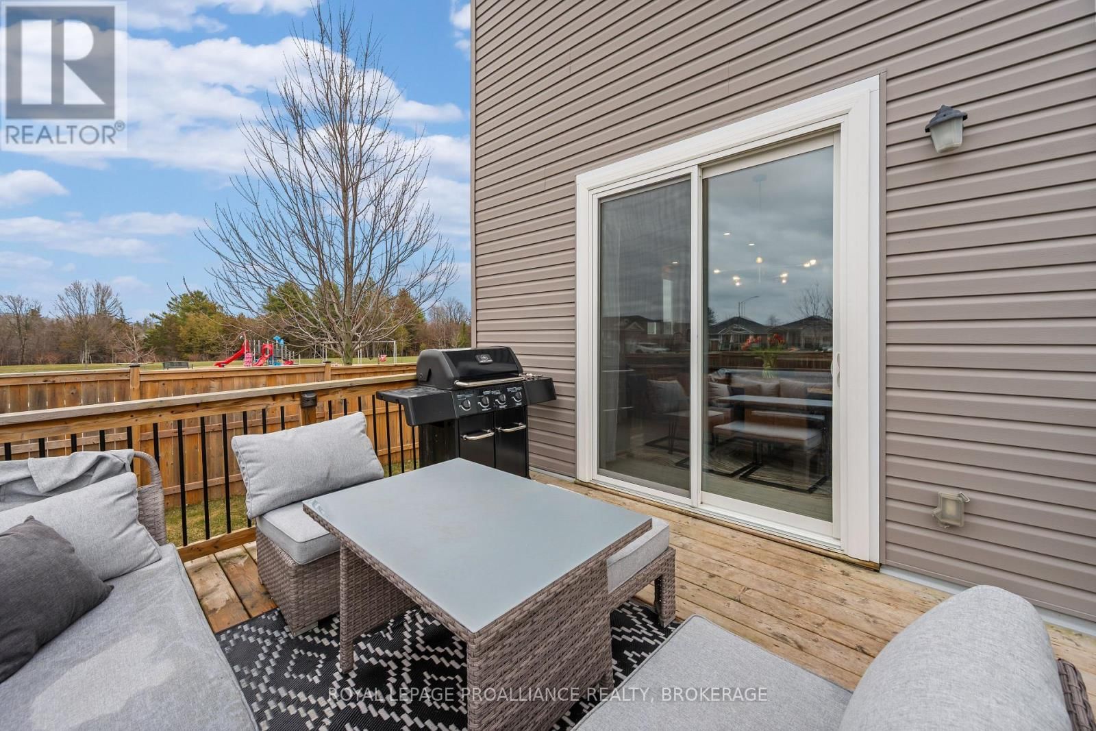 1567 ALBANY DRIVE Image 45