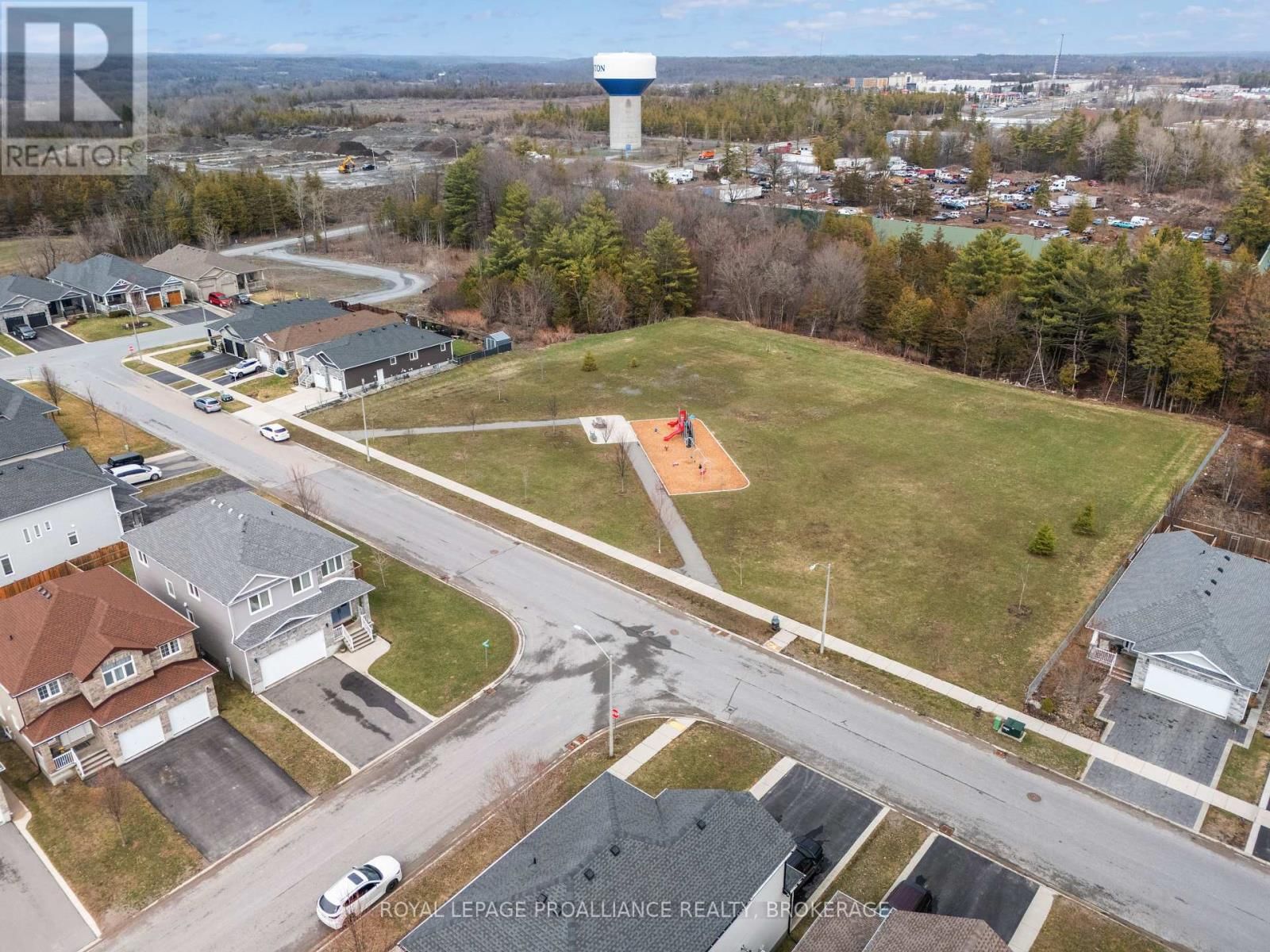 1567 ALBANY DRIVE Image 46