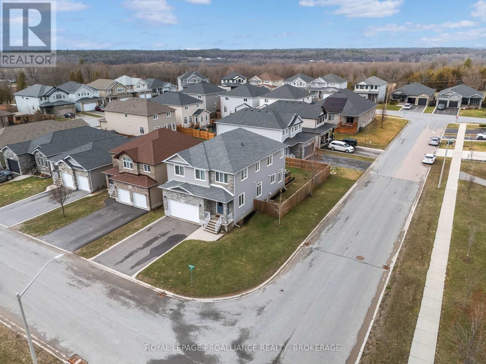 1567 ALBANY DRIVE Image 47