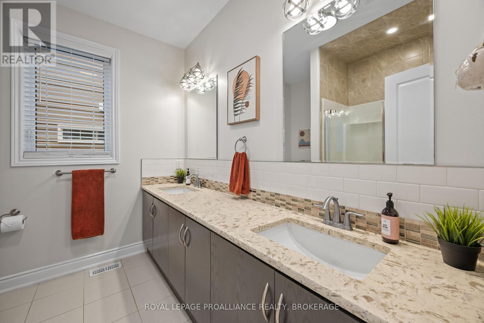 1567 ALBANY DRIVE Image 6