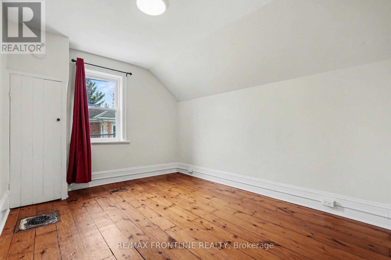 101 PETER STREET Image 25