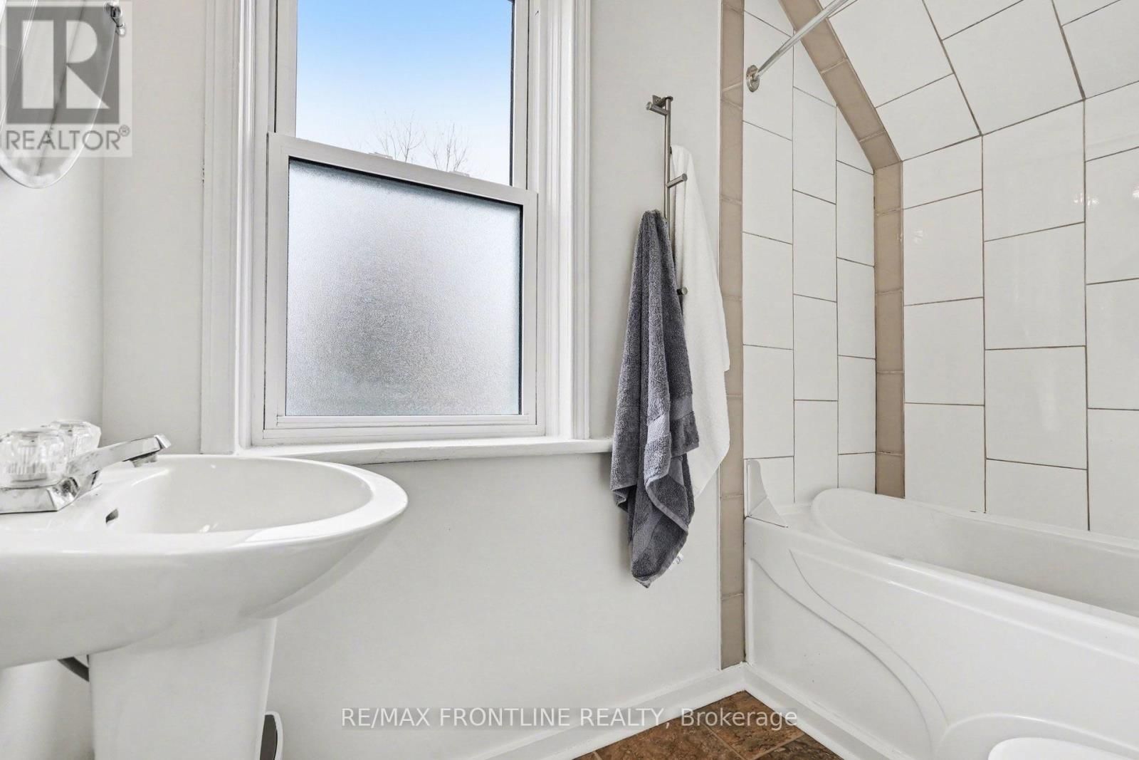 101 PETER STREET Image 29