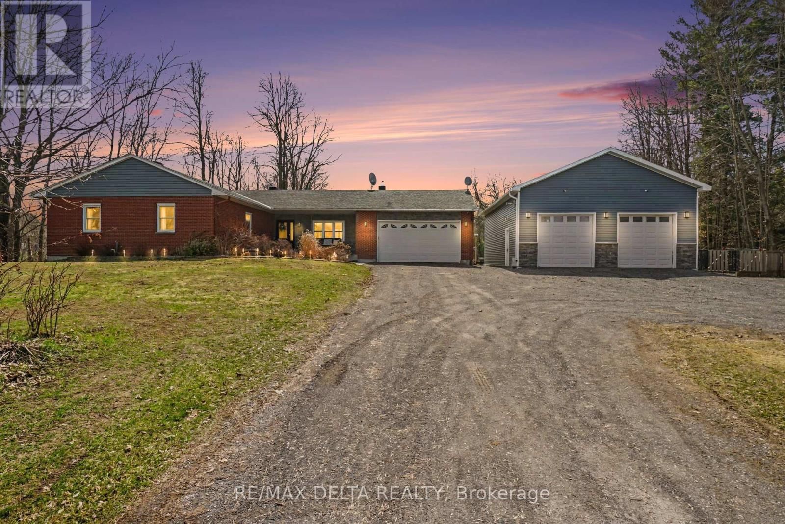 2021 DES PINS STREET Image 1