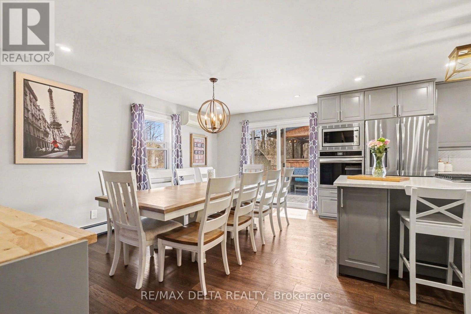 2021 DES PINS STREET Image 11