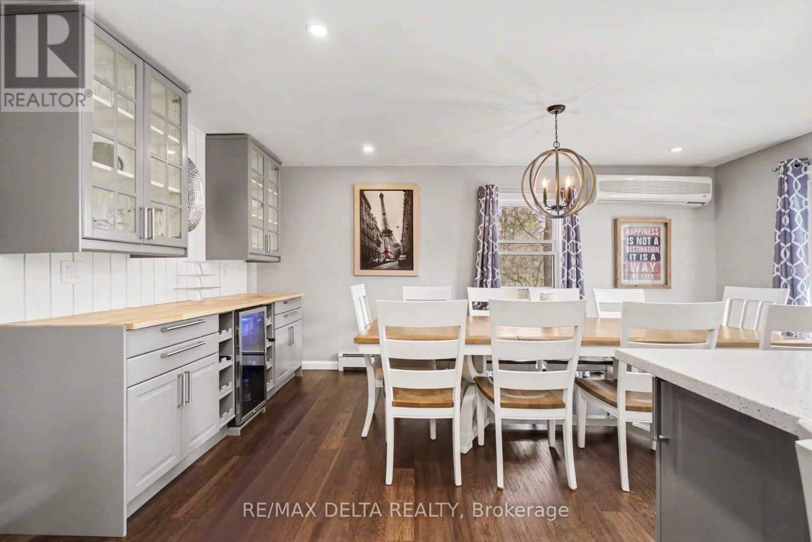 2021 DES PINS STREET Image 12