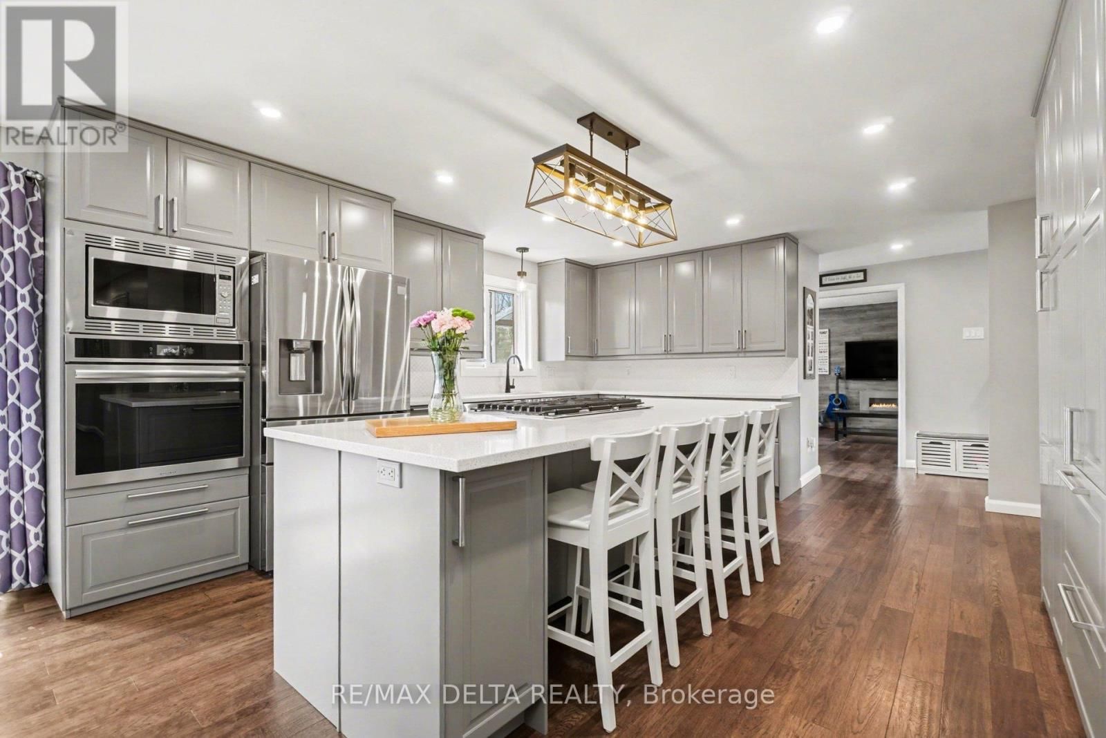 2021 DES PINS STREET Image 15