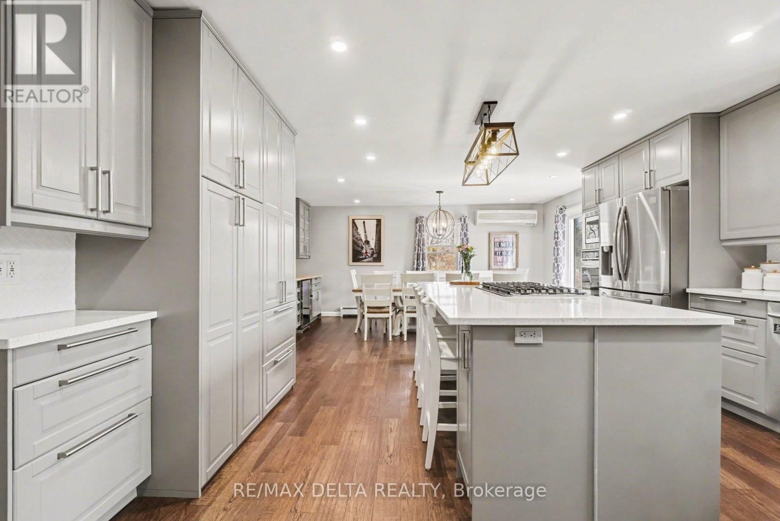 2021 DES PINS STREET Image 18