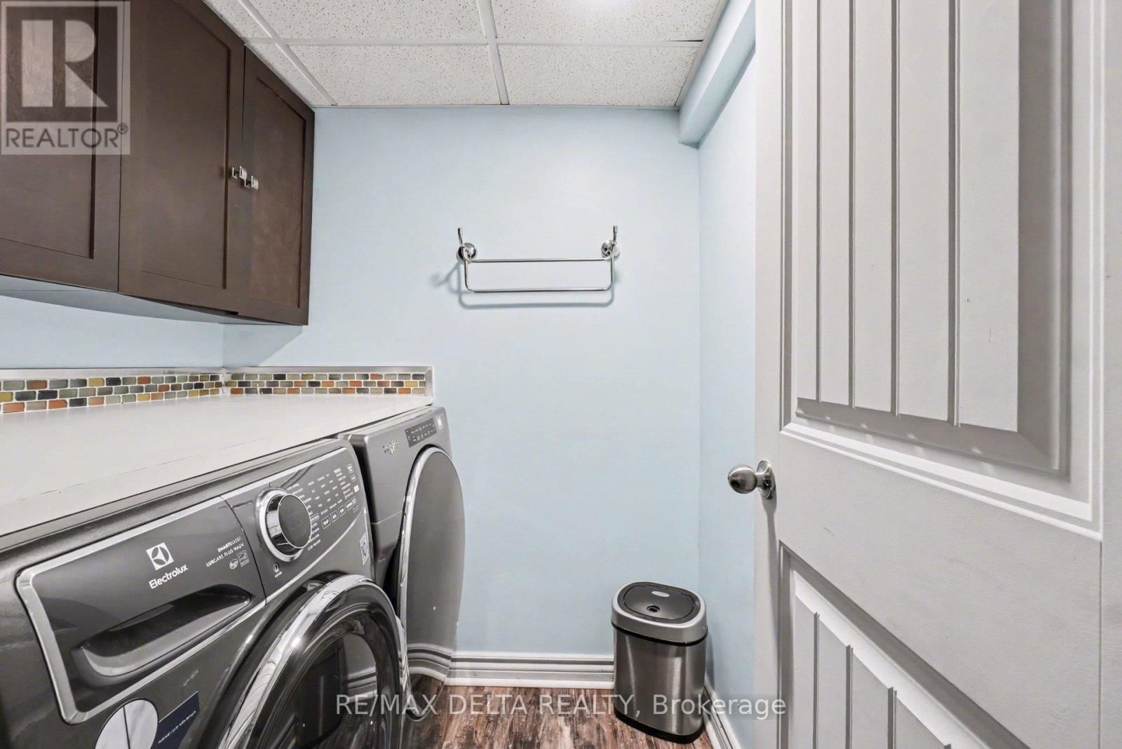 2021 DES PINS STREET Image 20