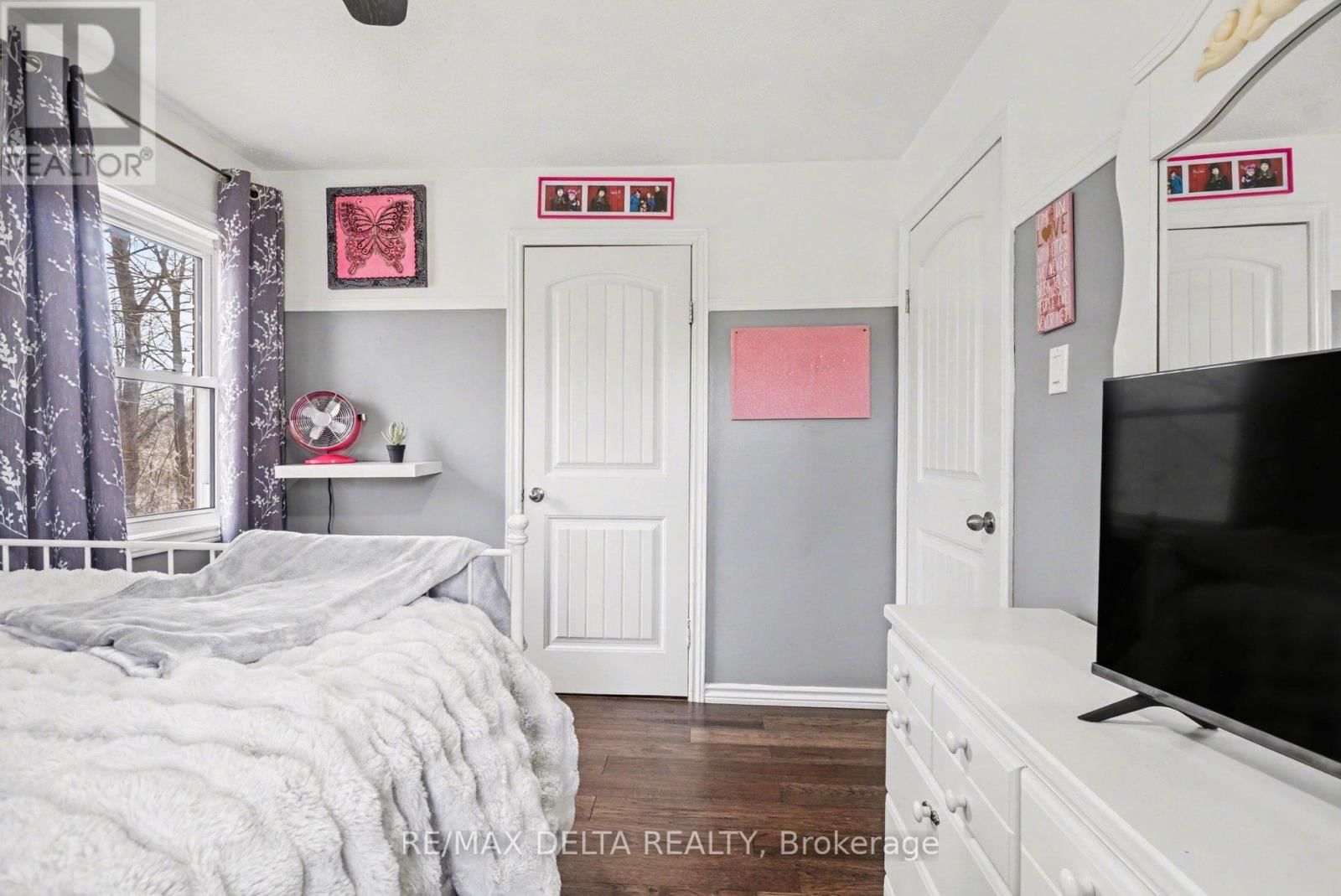 2021 DES PINS STREET Image 23