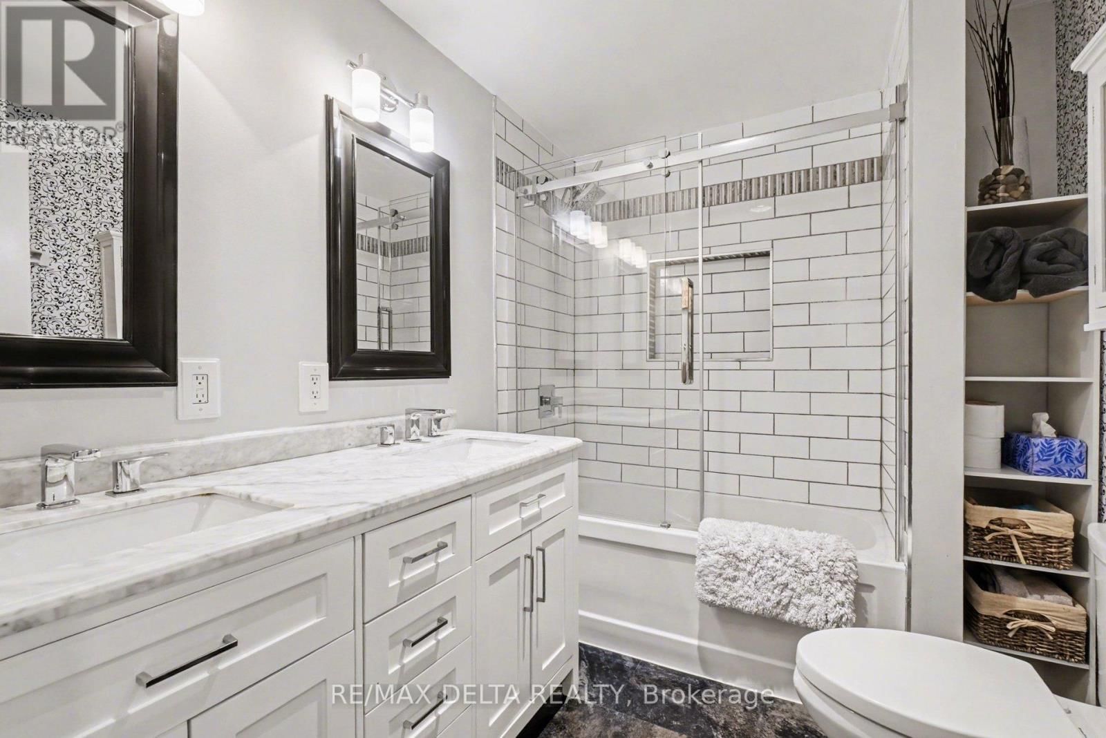 2021 DES PINS STREET Image 24