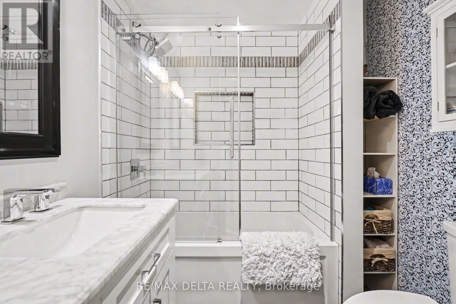 2021 DES PINS STREET Image 25