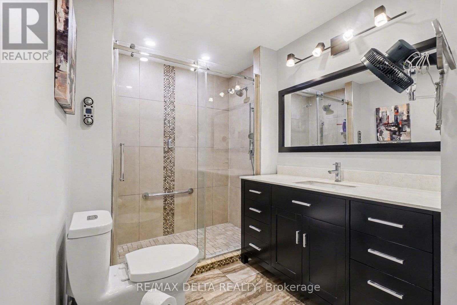 2021 DES PINS STREET Image 29