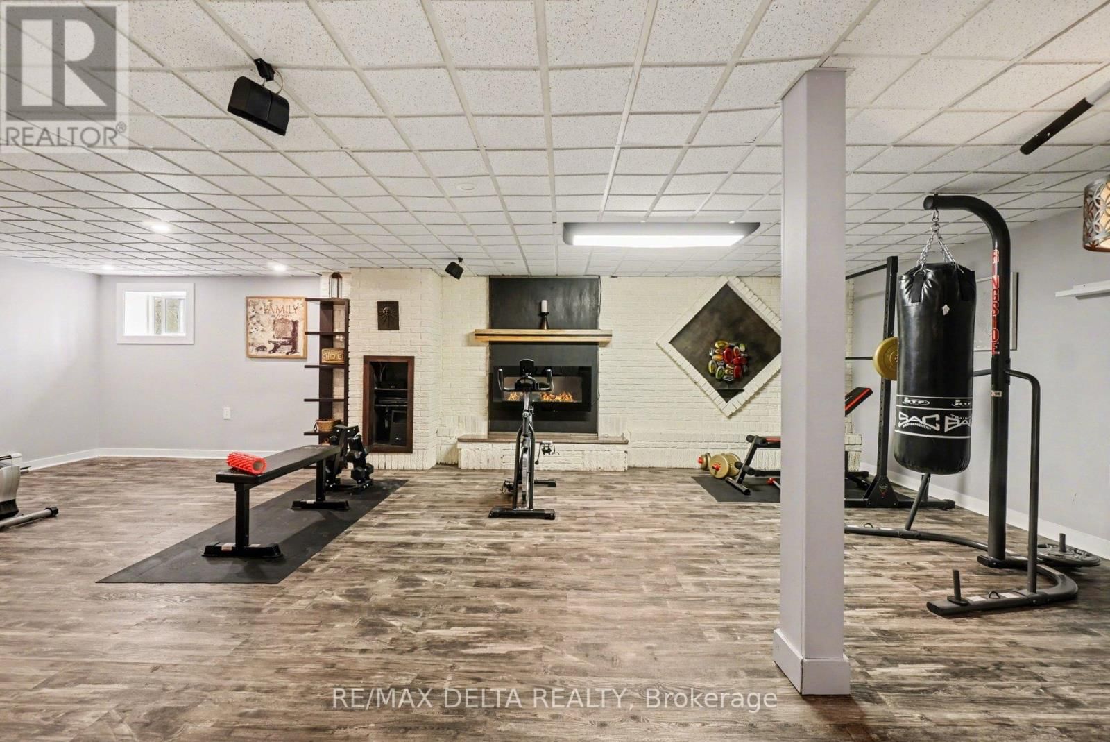 2021 DES PINS STREET Image 31