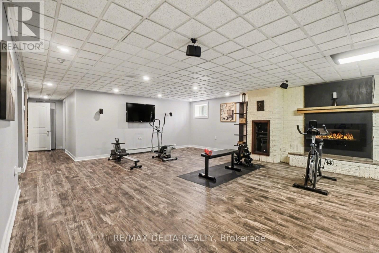 2021 DES PINS STREET Image 32