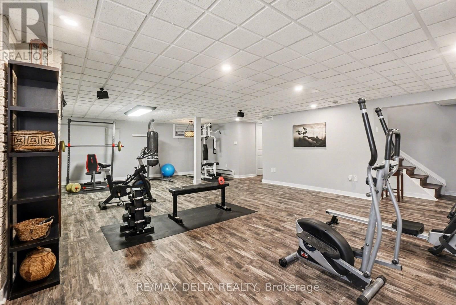 2021 DES PINS STREET Image 33