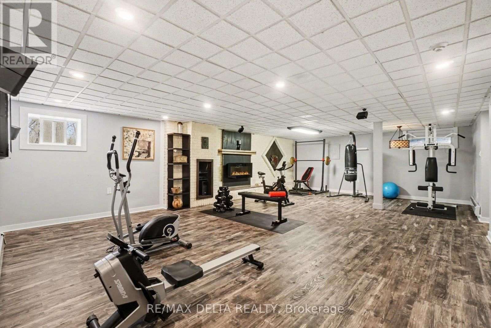 2021 DES PINS STREET Image 34