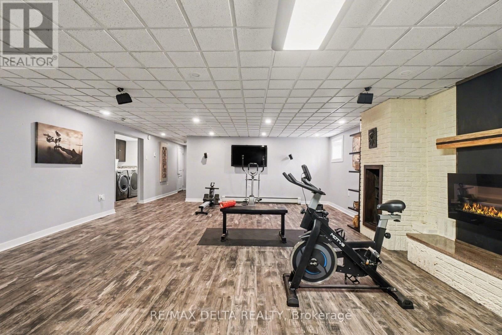 2021 DES PINS STREET Image 35