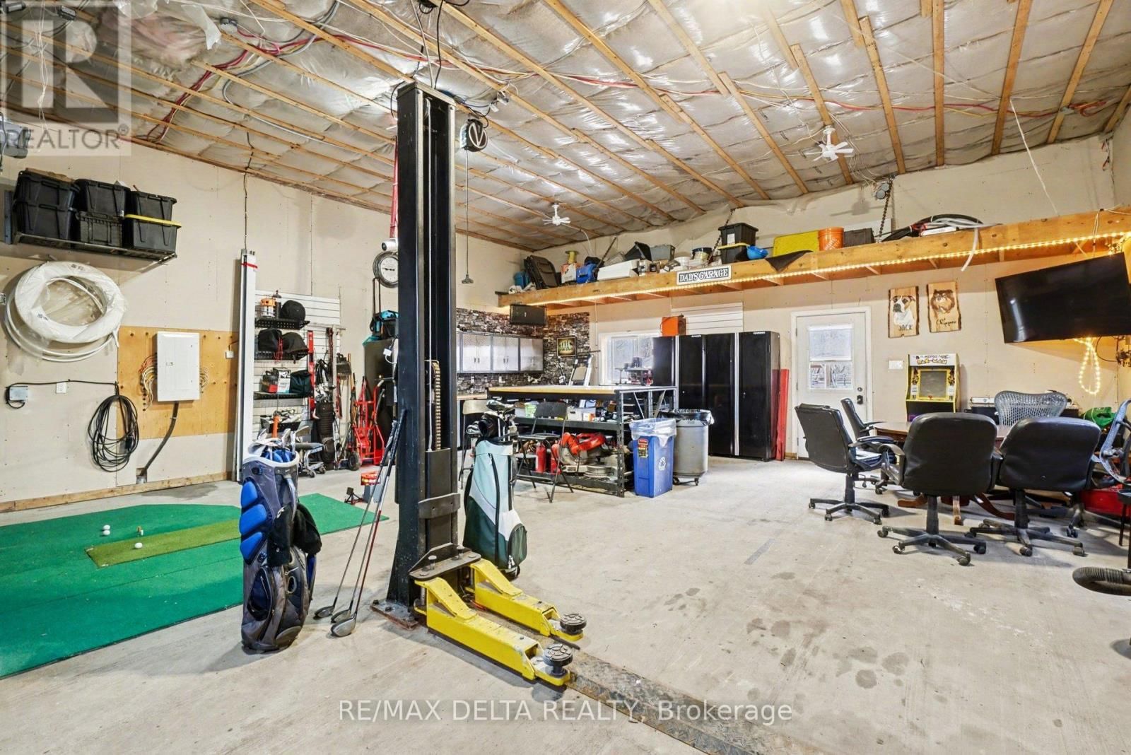 2021 DES PINS STREET Image 38