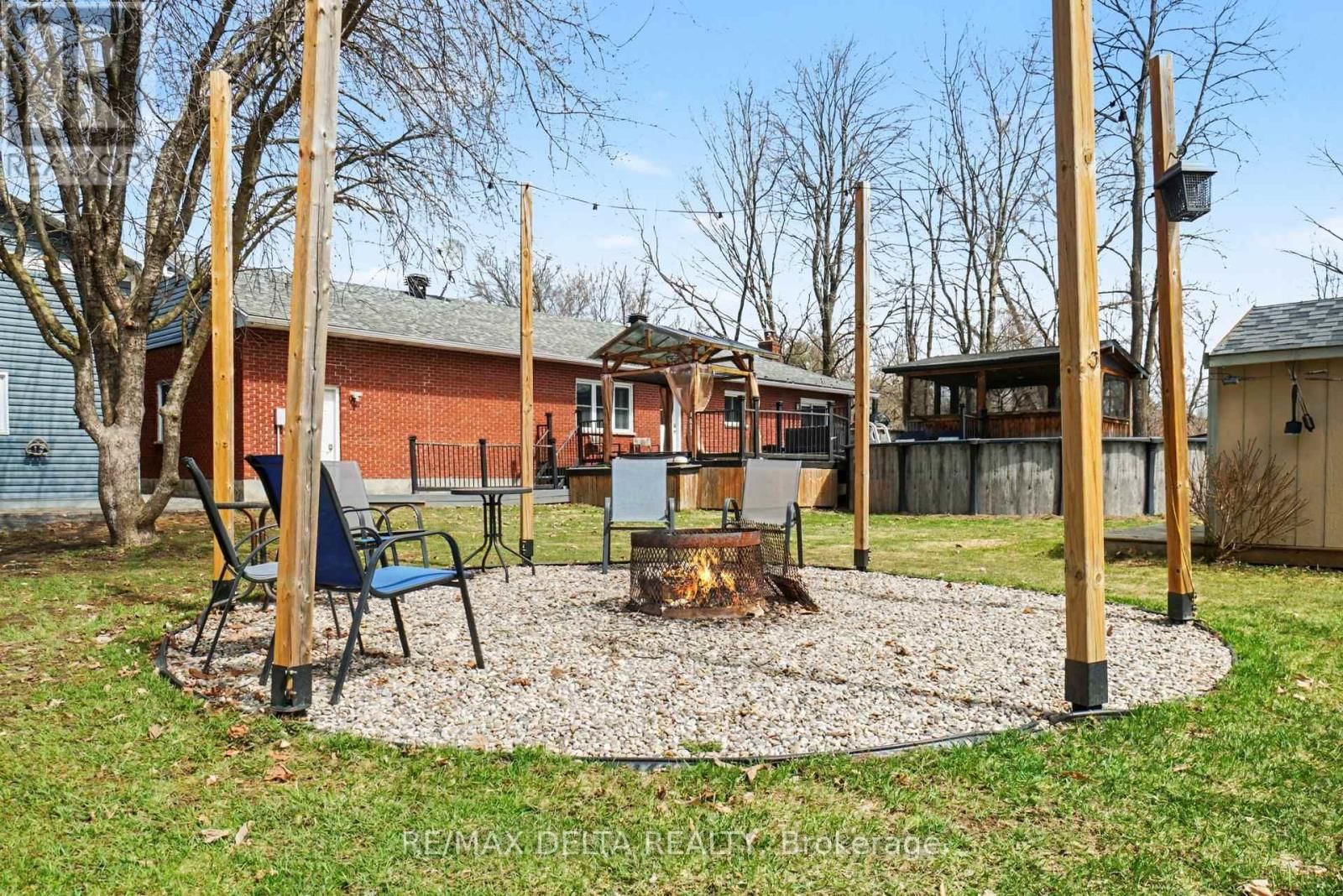 2021 DES PINS STREET Image 39