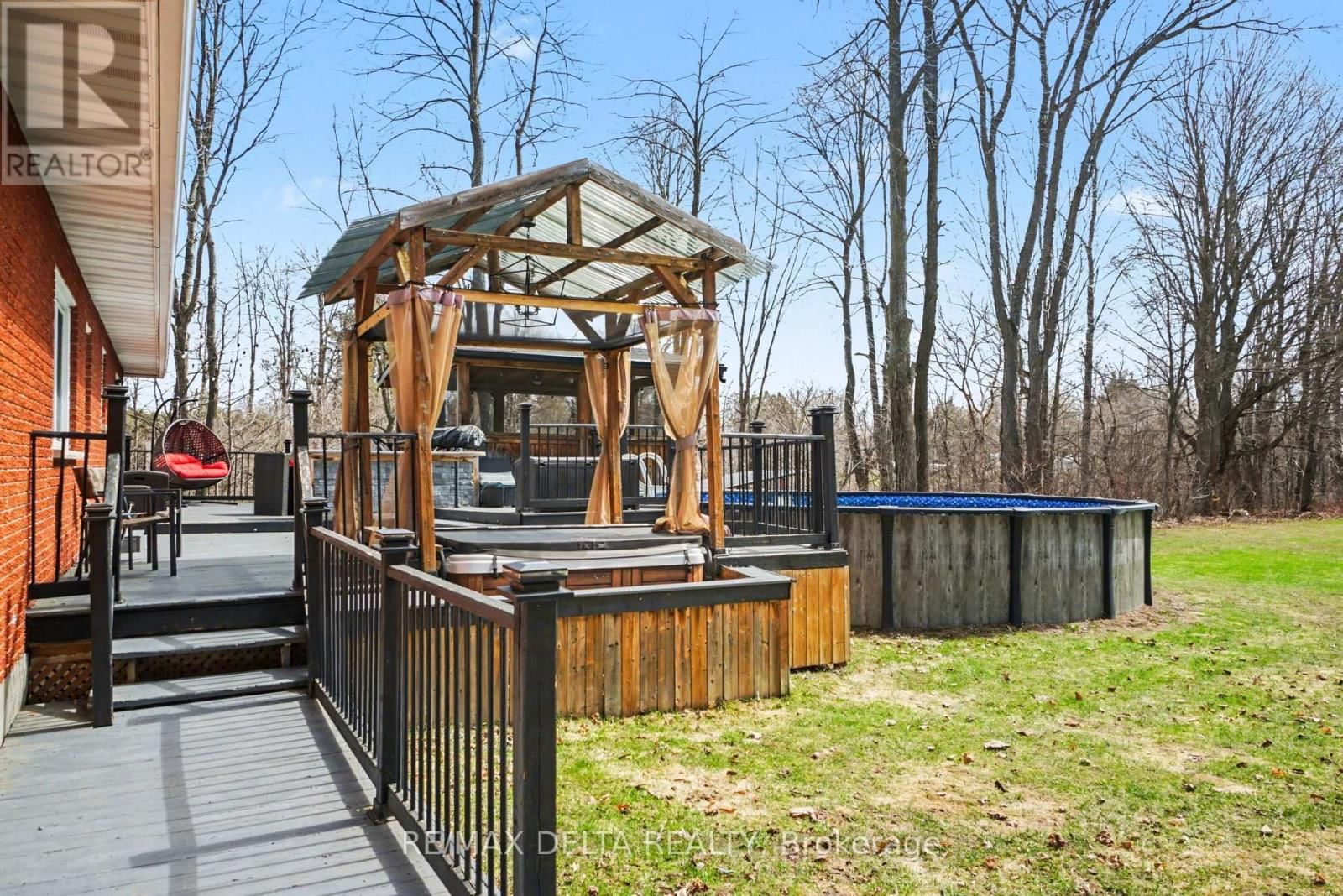 2021 DES PINS STREET Image 40