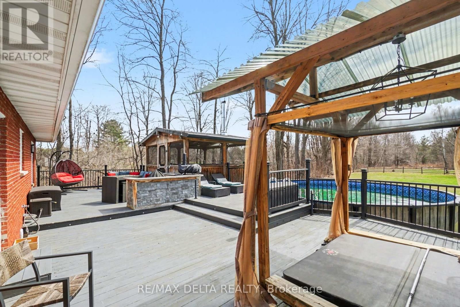 2021 DES PINS STREET Image 41