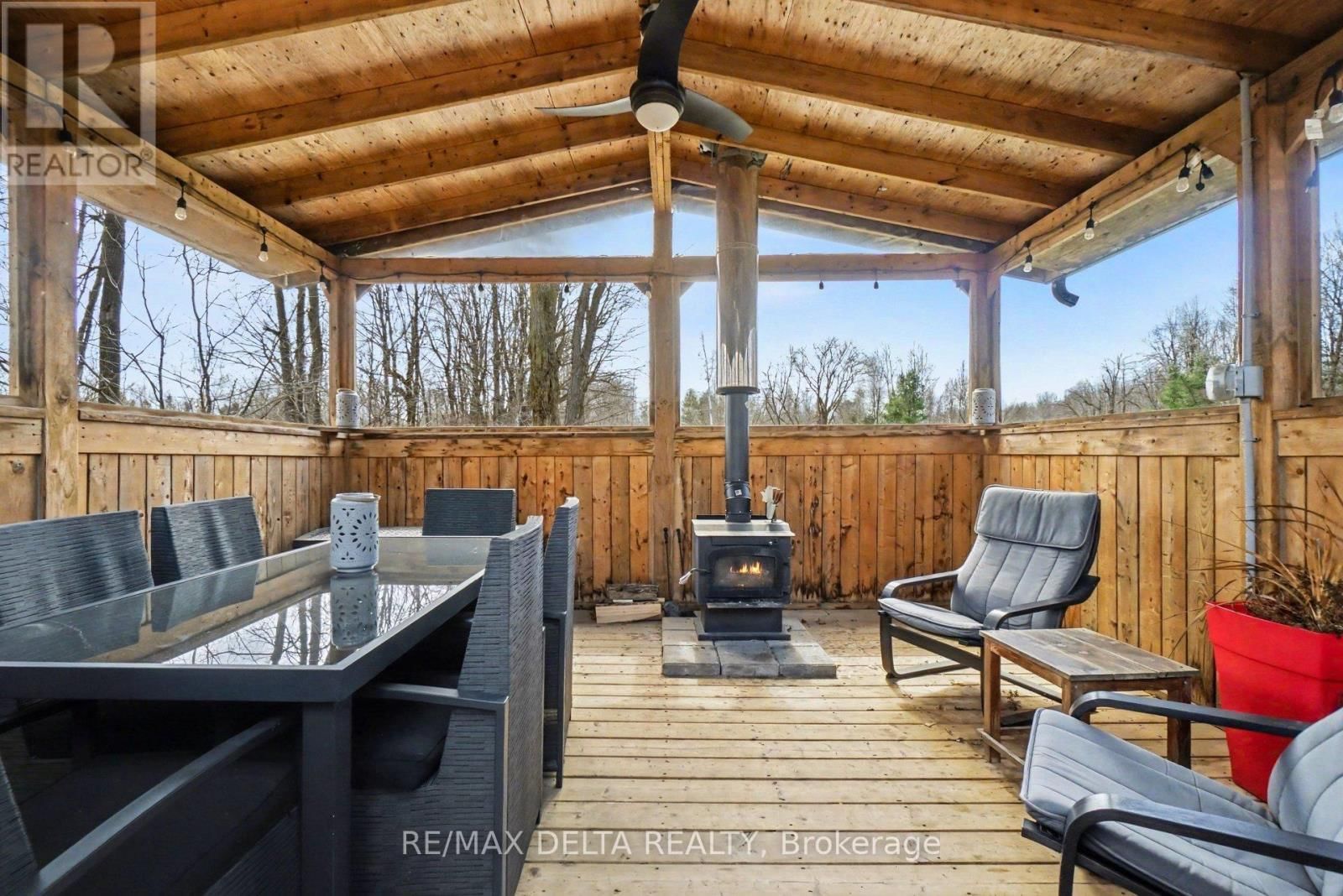 2021 DES PINS STREET Image 43