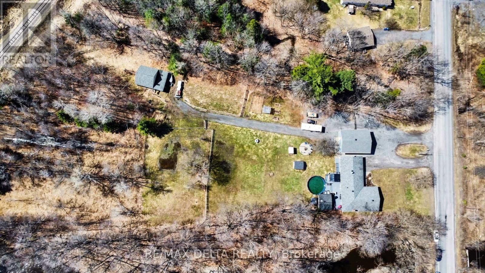 2021 DES PINS STREET Image 45