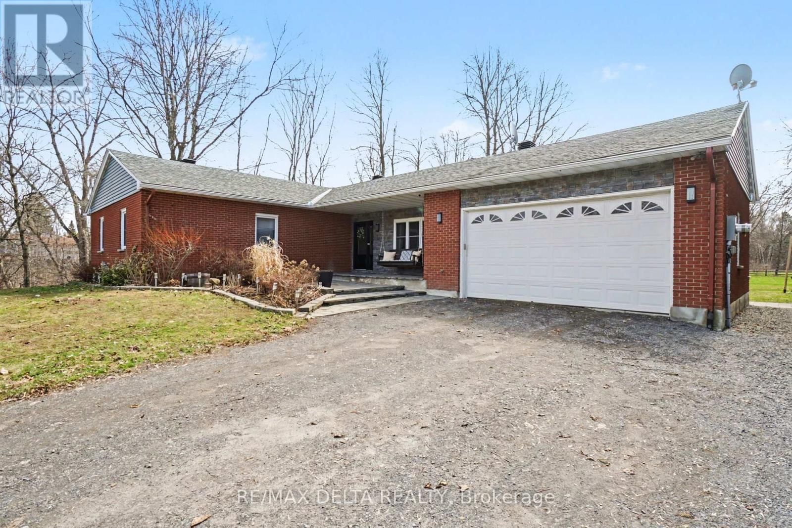 2021 DES PINS STREET Image 5