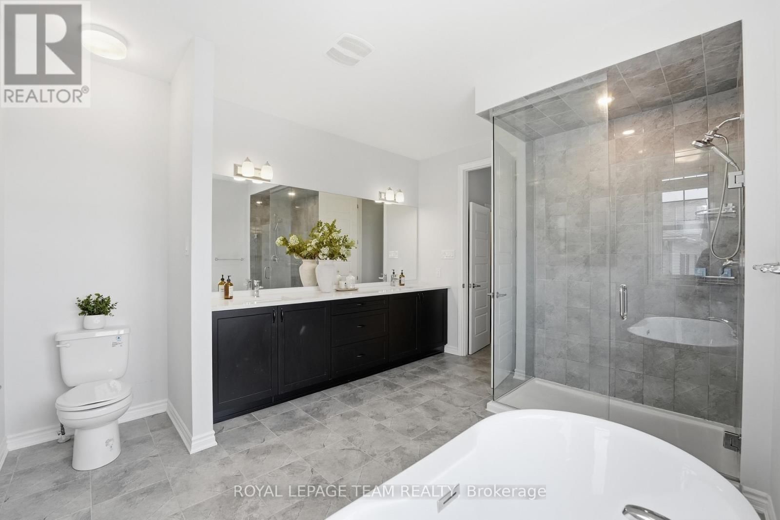 643 RYE GRASS WAY Image 36