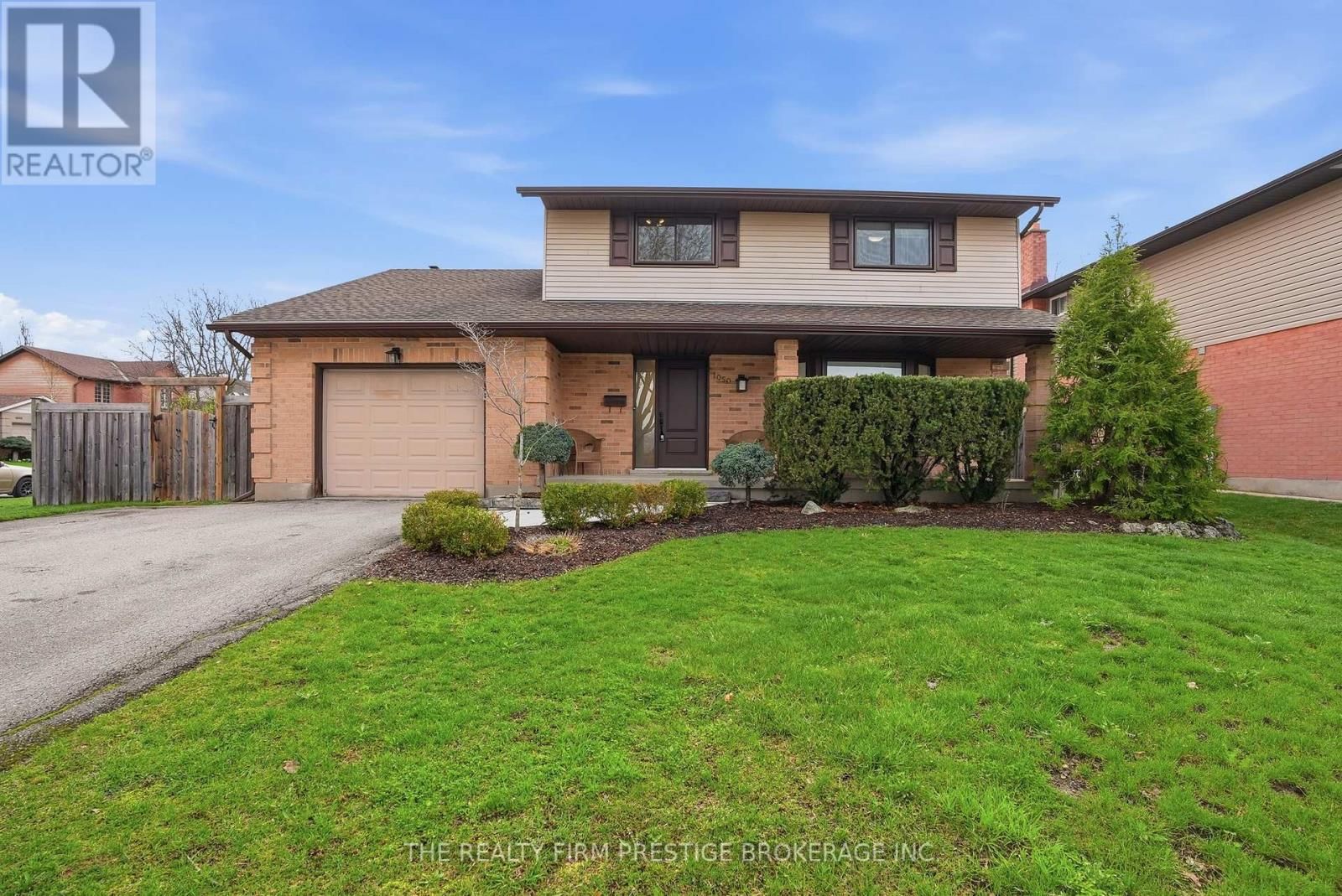 1050 MAHOGANY CRESCENT Image 1